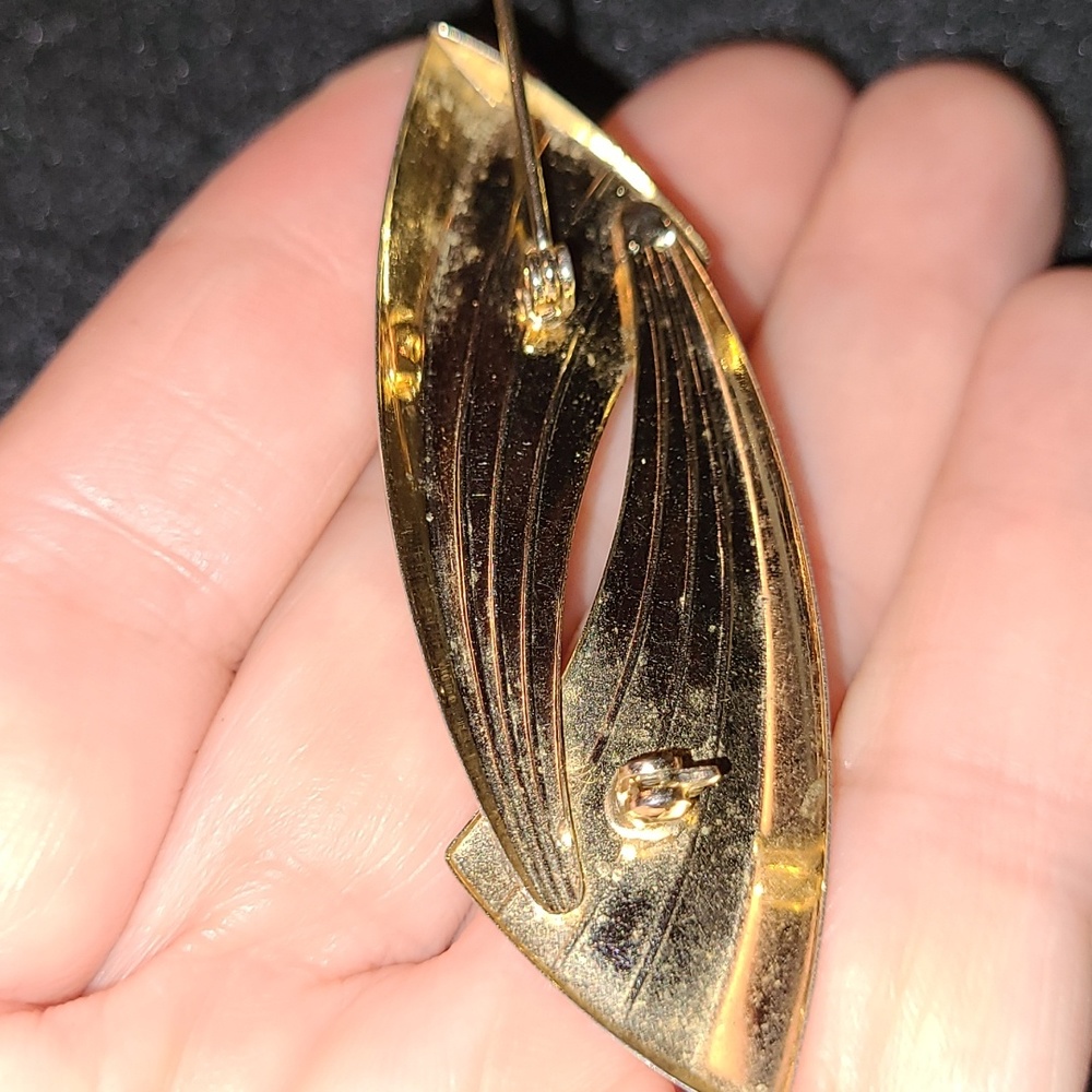 Vintage Lot Brooches:Brushed Gold-tone Bow with Crystals, Love Knot, Retro Swirl - Picture 10 of 10